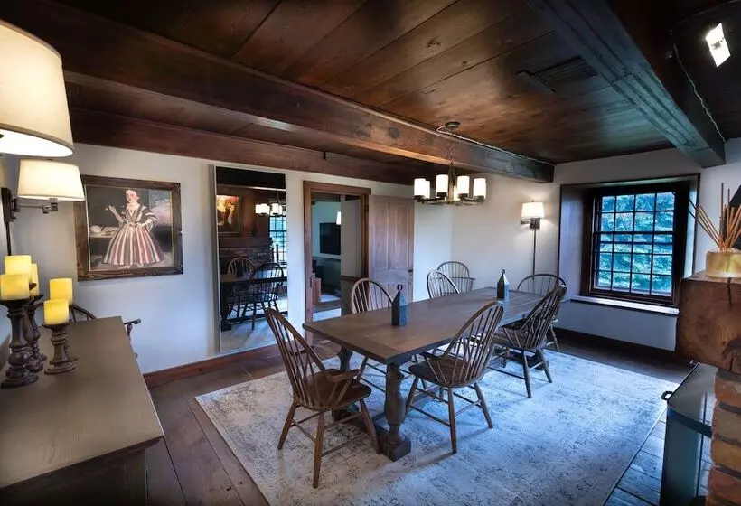 ベッドアンドブレックファースト 1735 Stone Farmhouse