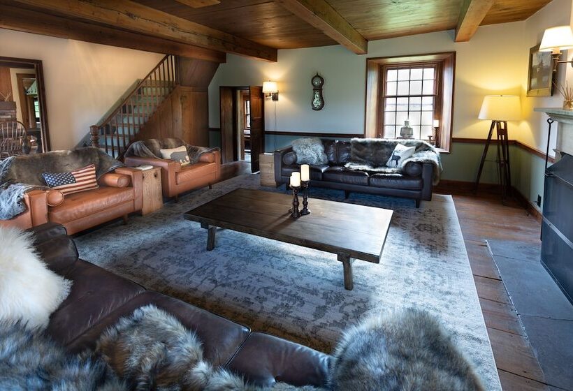 مبيت وإفطار 1735 Stone Farmhouse