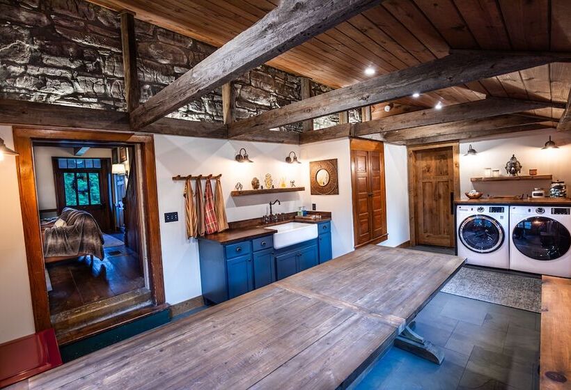 مبيت وإفطار 1735 Stone Farmhouse