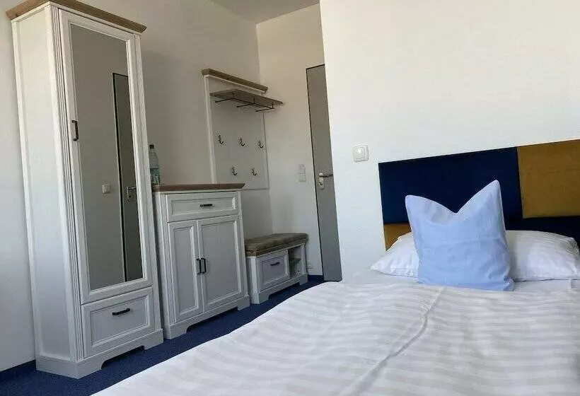 ベッドアンドブレックファースト Am Kai 334