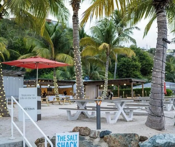 هتل Buoy Haus Beach Resort St. Thomas, Autograph Collection