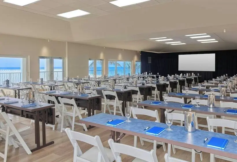 هتل Buoy Haus Beach Resort St. Thomas, Autograph Collection