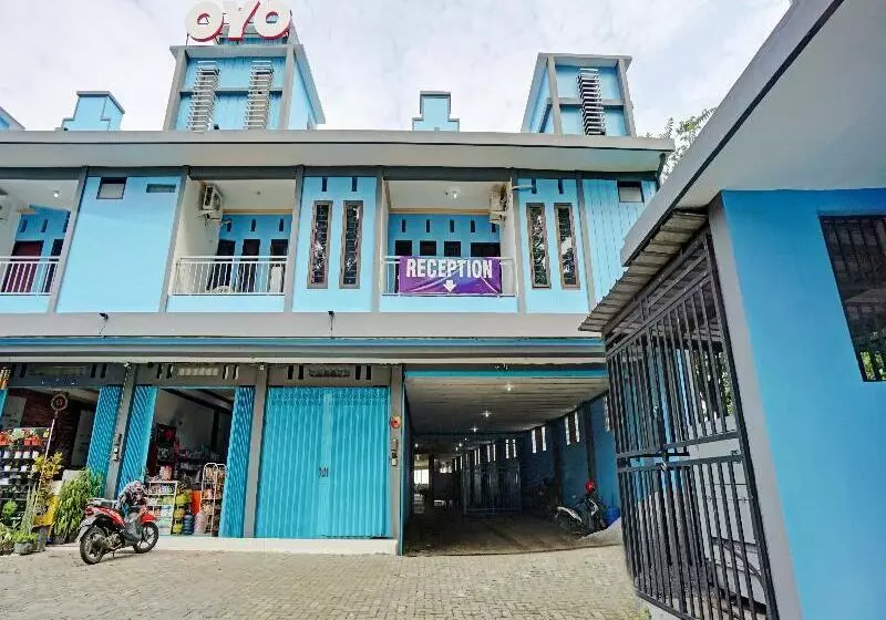 ホテル Urbanview The Halona Near Jatim Park 4