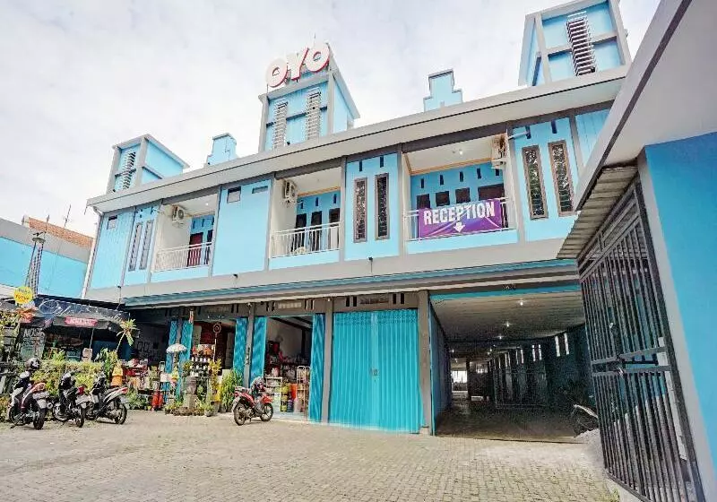 ホテル Urbanview The Halona Near Jatim Park 4