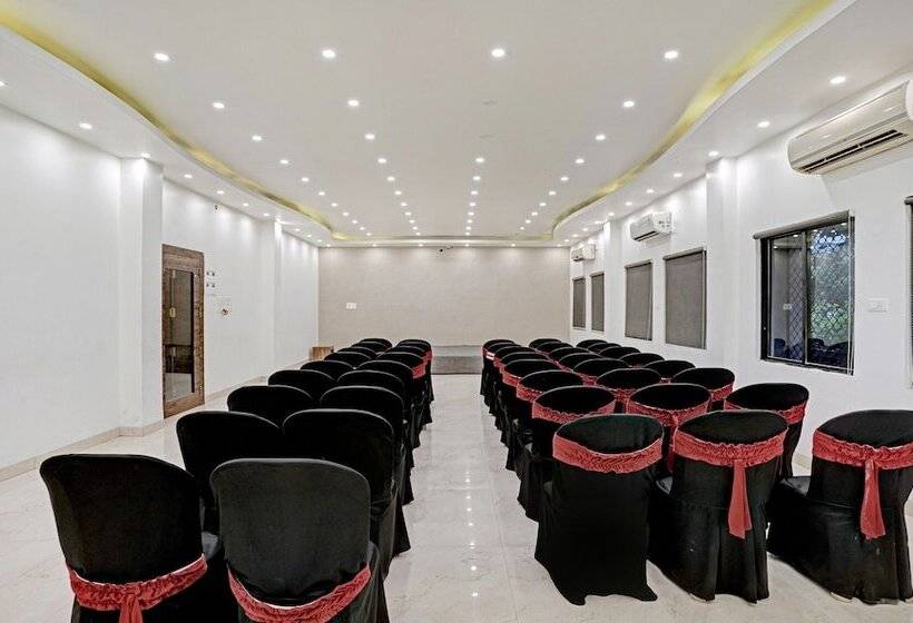 هتل Treebo Varsha Palace