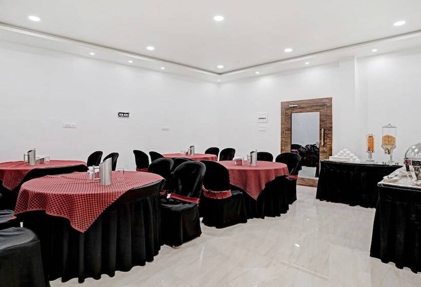 هتل Treebo Varsha Palace