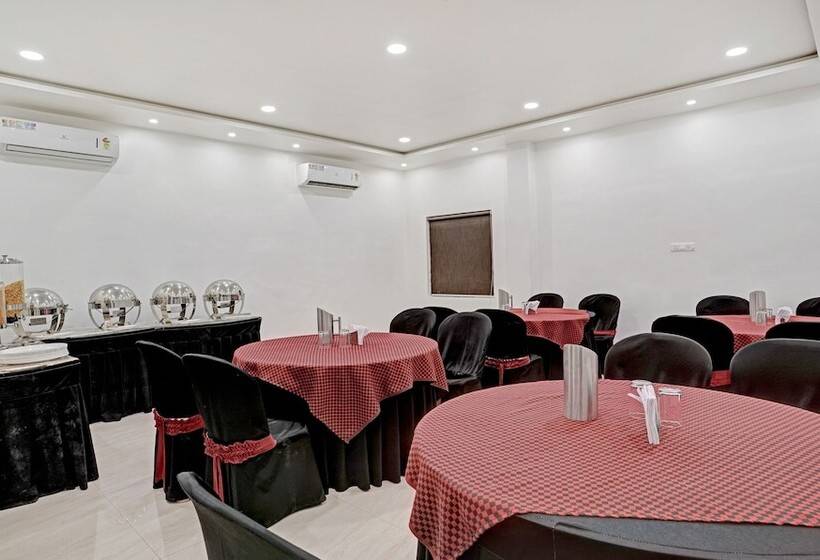 هتل Treebo Varsha Palace