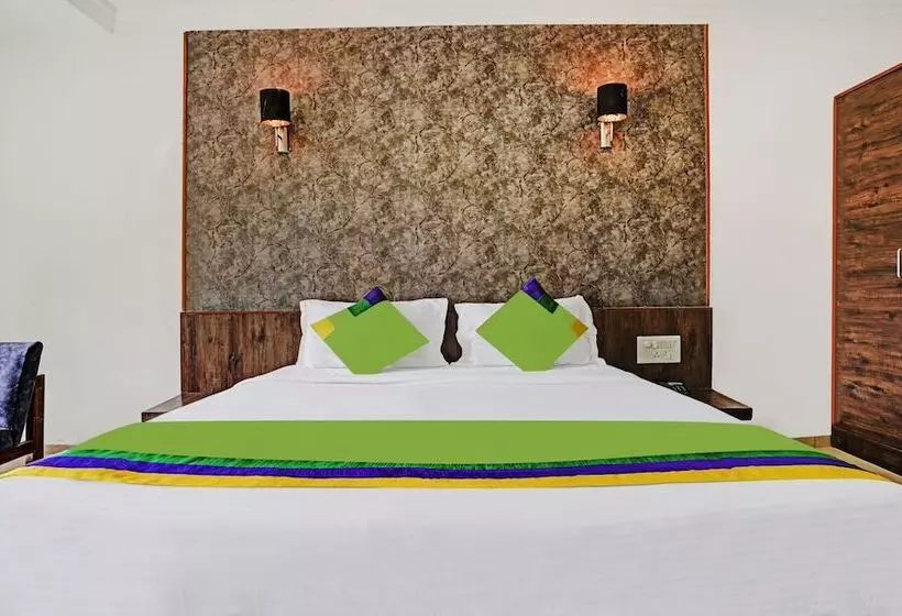 ホテル Treebo Varsha Palace