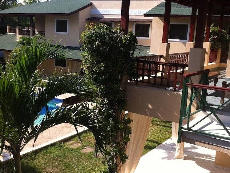 هتل African Sun Resort