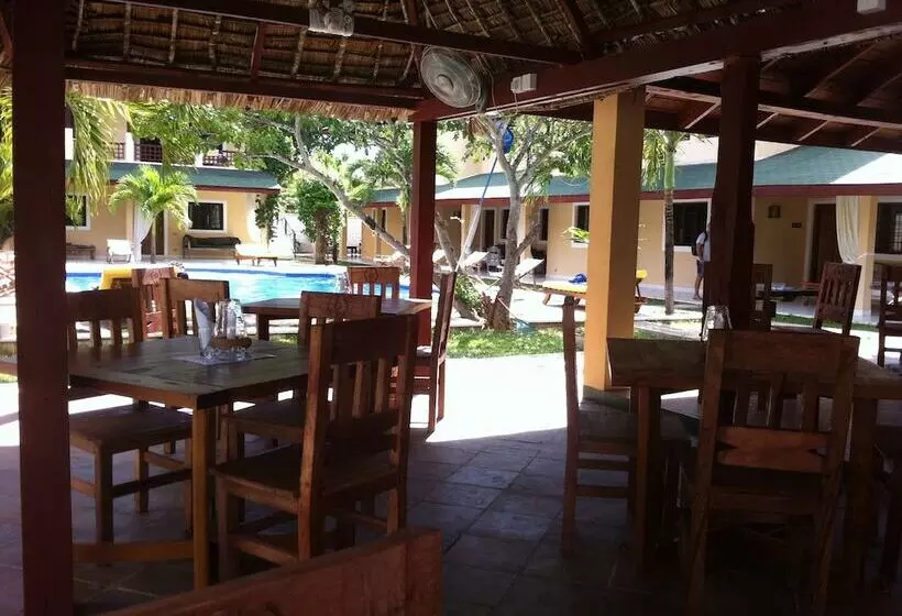 هتل African Sun Resort