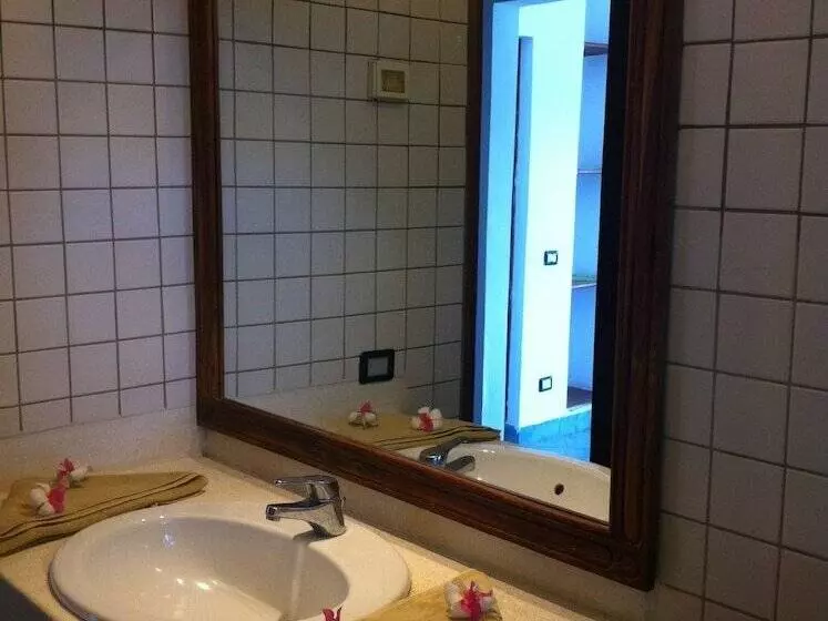 هتل African Sun Resort