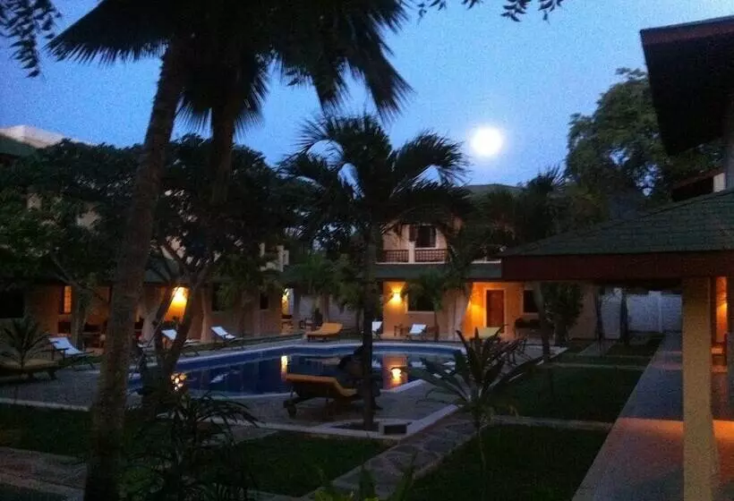 هتل African Sun Resort