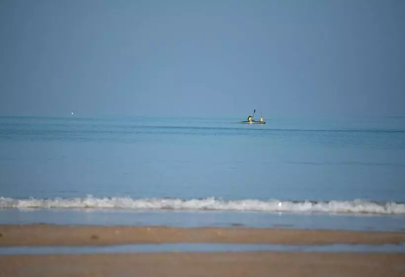 هتل At Kamala