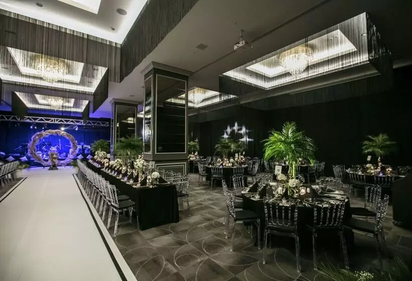 Doubletree By Hilton Hotel Izmir Airport