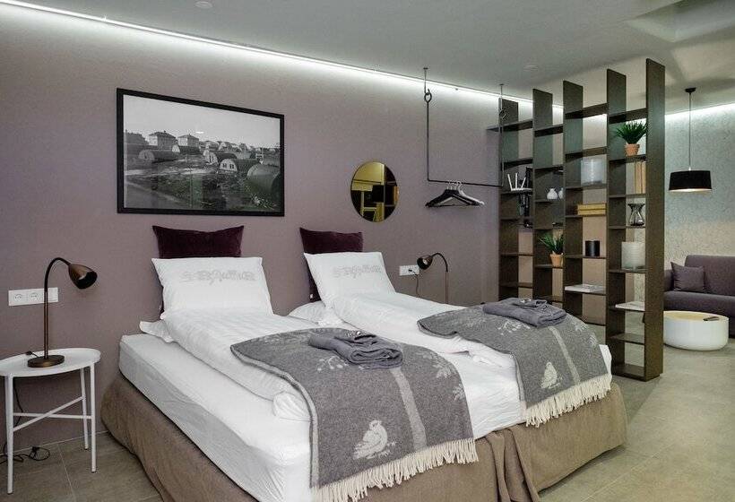 Pensión Freyja Guesthouse & Suites