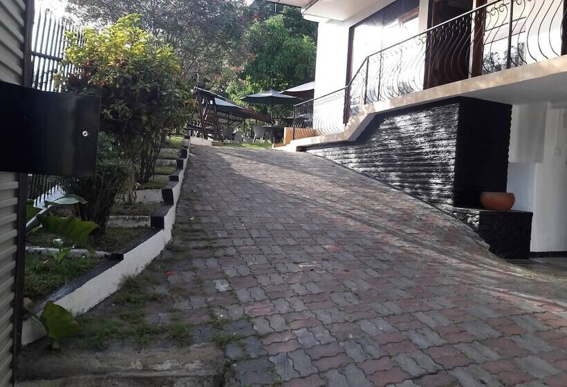 بنسيون New Kandy Residence