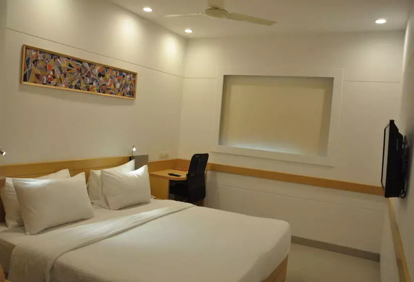 Red Fox Hotel Chandigarh