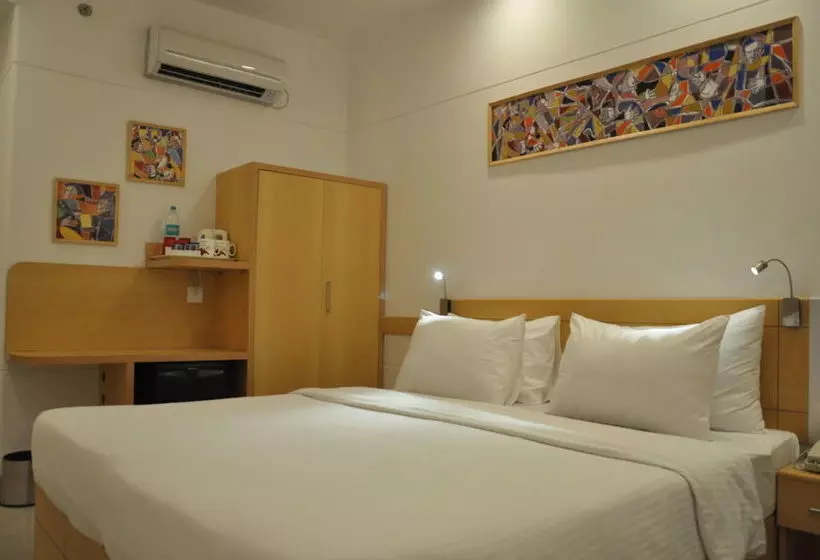 Red Fox Hotel Chandigarh