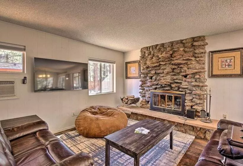 Hot Tub Hideaway In Pinetop: Bring Your Pet!