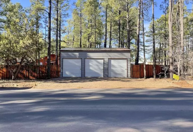 Hot Tub Hideaway In Pinetop: Bring Your Pet!