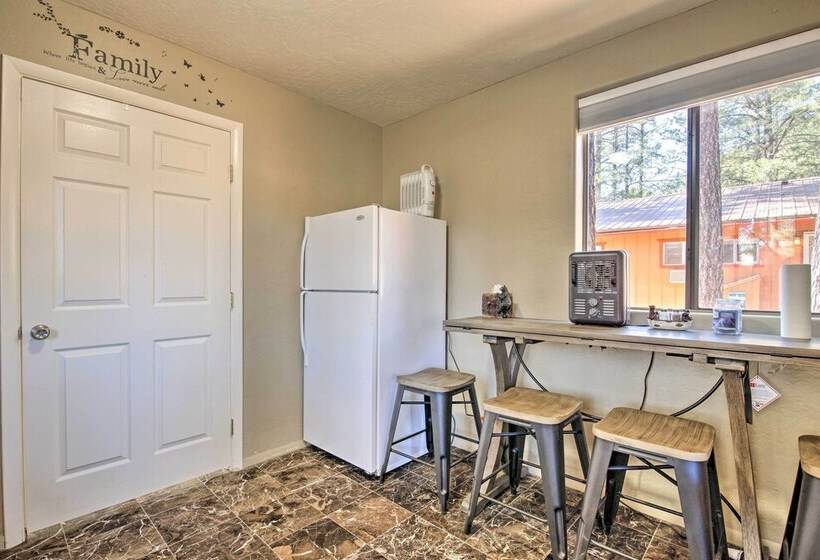 Hot Tub Hideaway In Pinetop: Bring Your Pet!