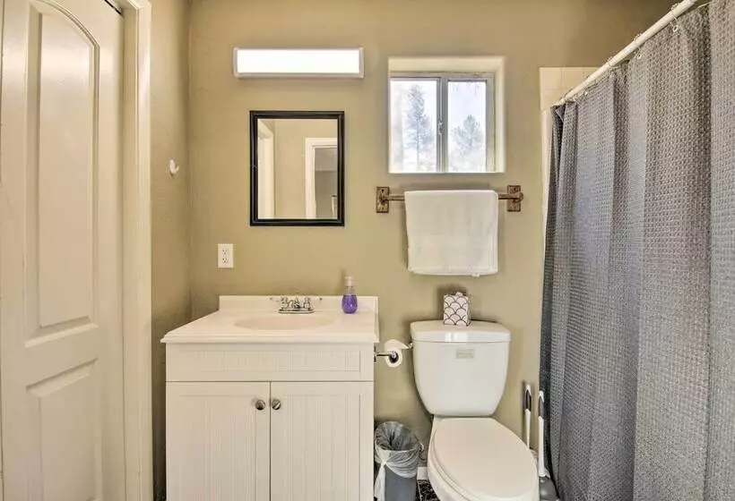 Hot Tub Hideaway In Pinetop: Bring Your Pet!