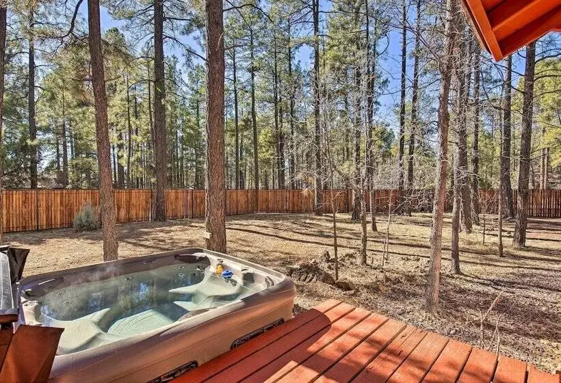 Hot Tub Hideaway In Pinetop: Bring Your Pet!