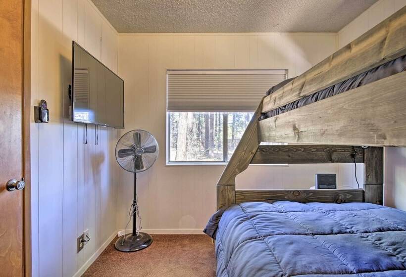 Hot Tub Hideaway In Pinetop: Bring Your Pet!