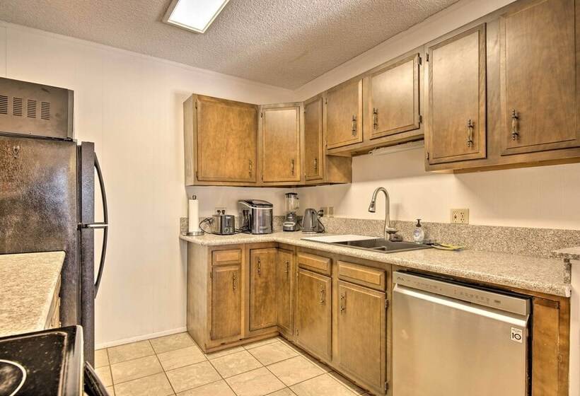 Hot Tub Hideaway In Pinetop: Bring Your Pet!