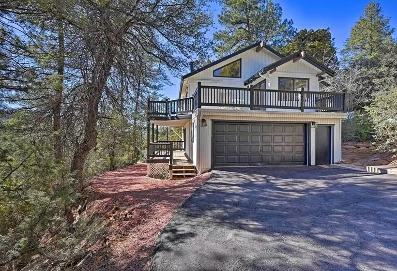 Airy Pine Escape W/ Pool Table, Near Hiking!