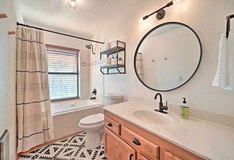 Airy Pine Escape W/ Pool Table, Near Hiking!