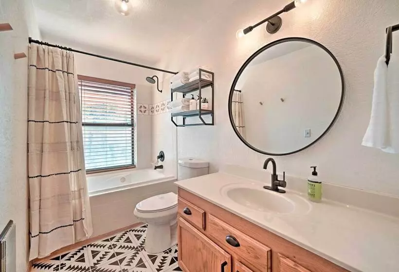 Airy Pine Escape W/ Pool Table, Near Hiking!