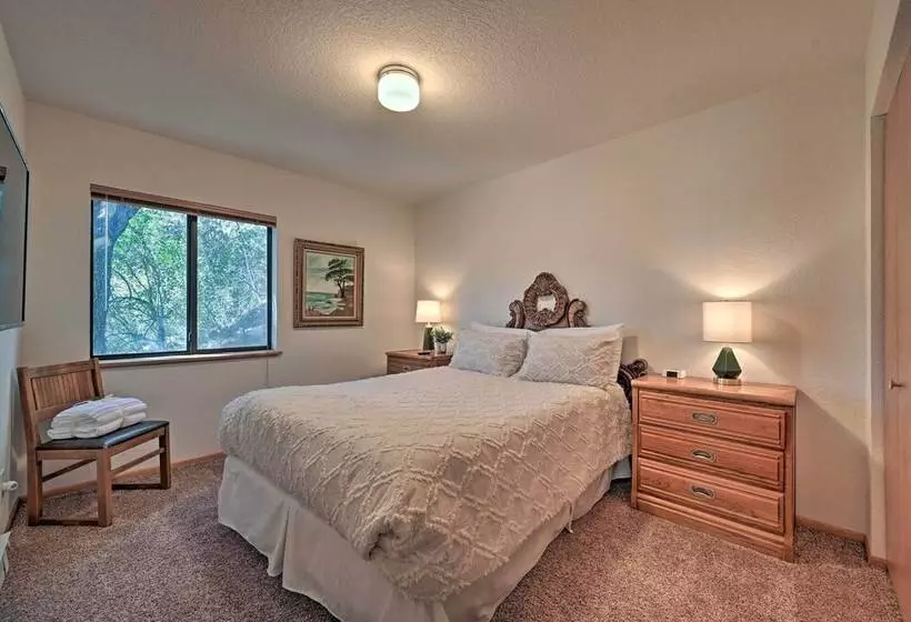 Airy Pine Escape W/ Pool Table, Near Hiking!