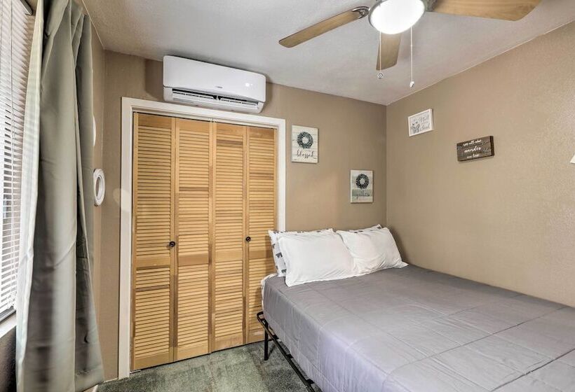 Bright Pine Cabin: Direct Trail Access & Deck!