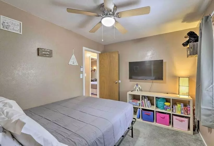 Bright Pine Cabin: Direct Trail Access & Deck!