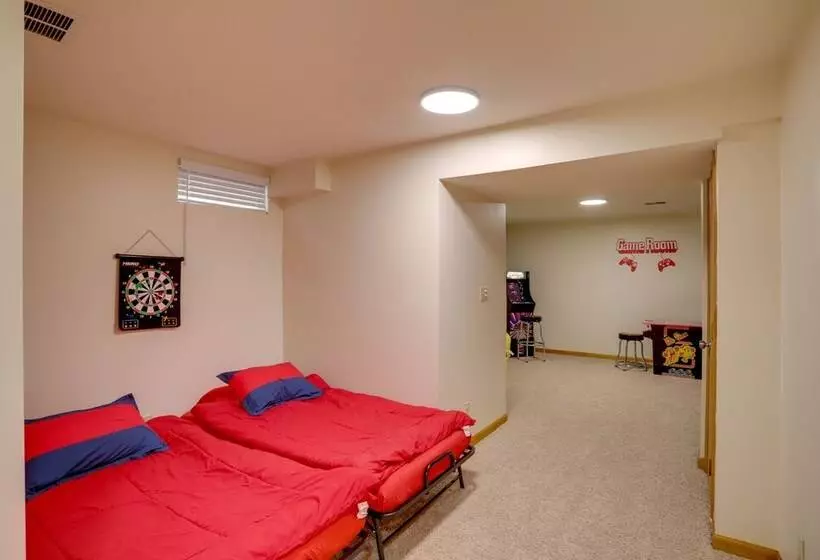 Coloma Escape: Pool, Hot Tub < 1 Mi To Lake!