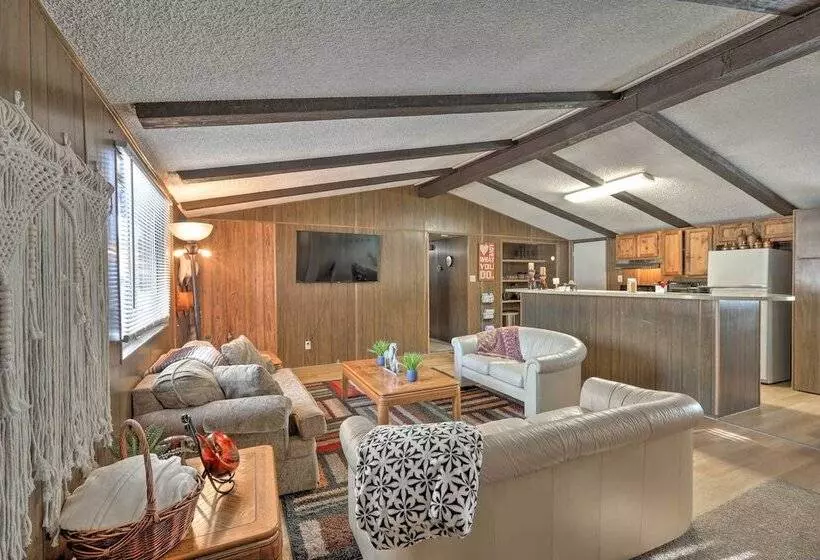 Cozy Cabin Retreat W/ Onsite Trail Access!