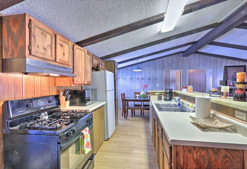 Cozy Cabin Retreat W/ Onsite Trail Access!