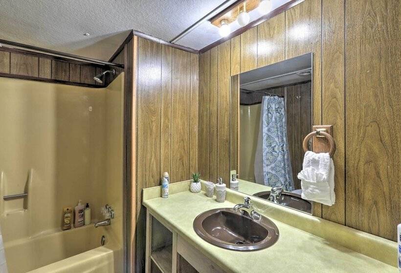 Cozy Cabin Retreat W/ Onsite Trail Access!