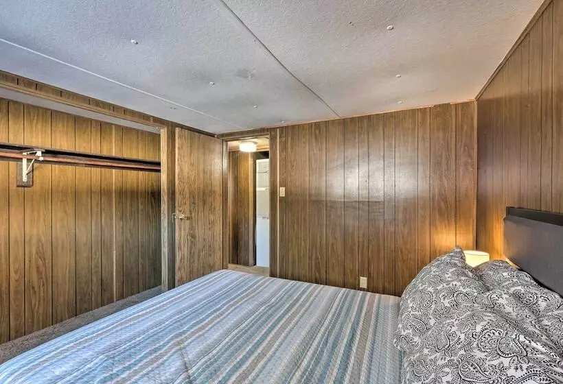 Cozy Cabin Retreat W/ Onsite Trail Access!