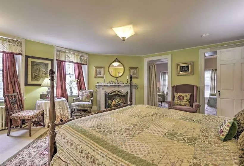Elegant Norwich House W/ Billiards Room & Ballroom