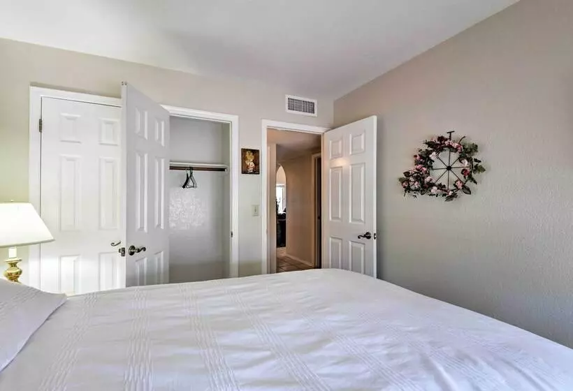 Glendale Home W/ Pool   Walk To Nfl Games!