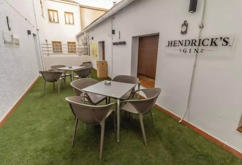 Hotelli Hostal El Bomba