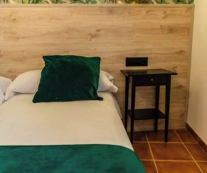 Hotelli Hostal El Bomba