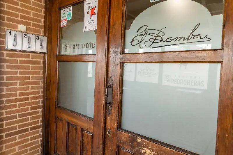 Hôtel Hostal El Bomba