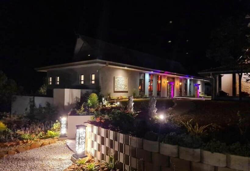 Отель The Zarafa