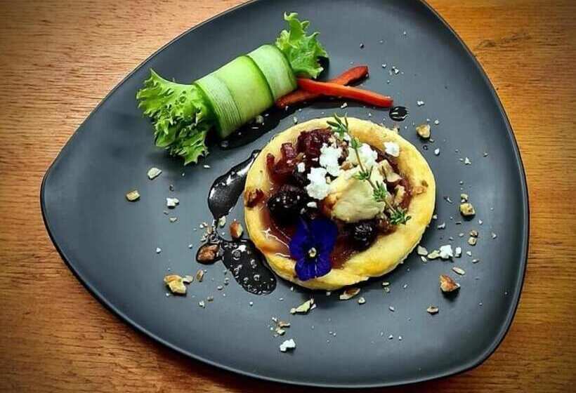 Отель The Zarafa