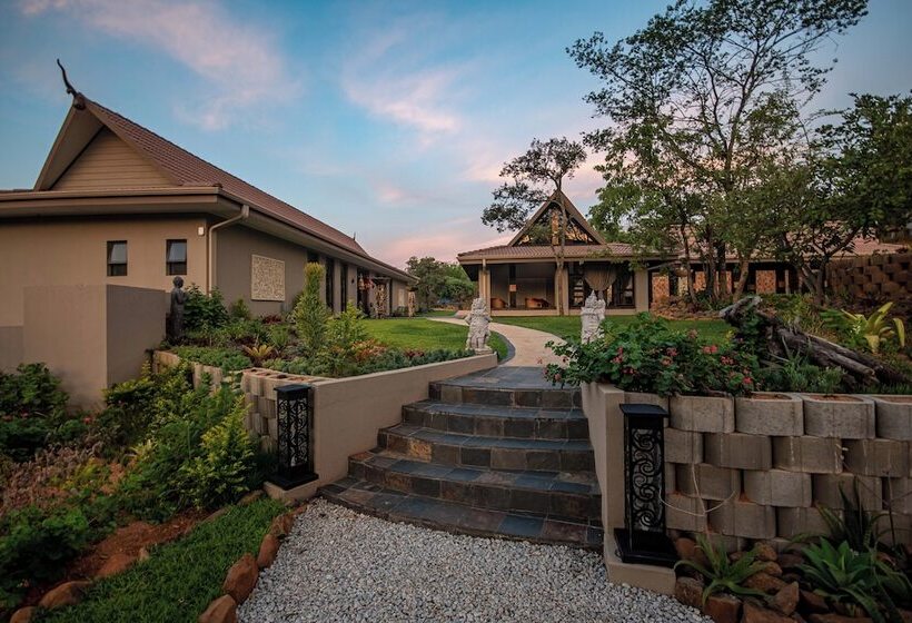 Отель The Zarafa