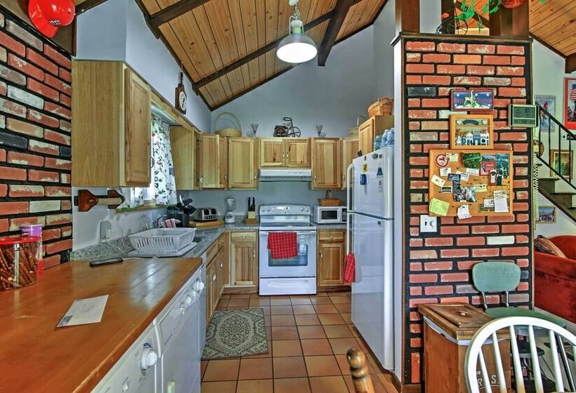 Hunter Hideaway W/ Yard & Deck: 3 Mi To Ski Slopes