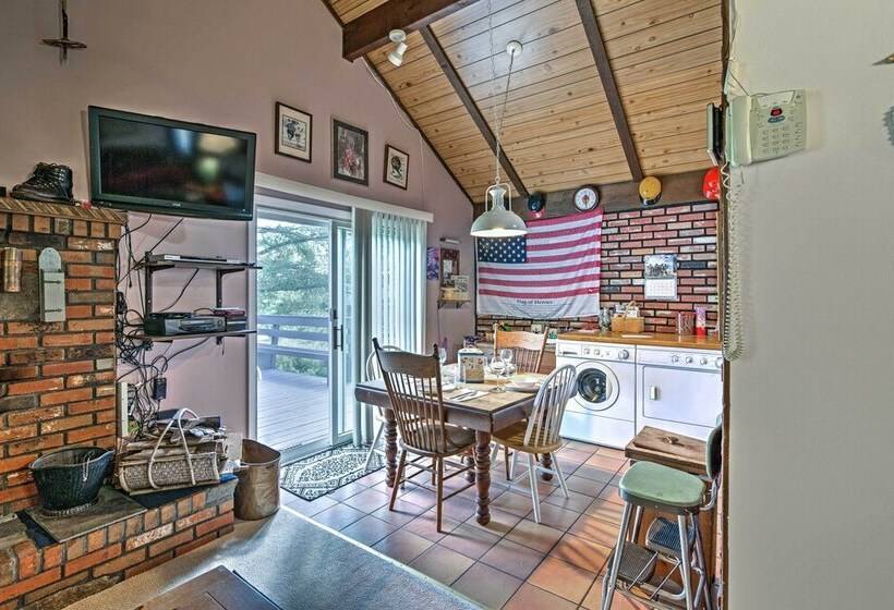 Hunter Hideaway W/ Yard & Deck: 3 Mi To Ski Slopes